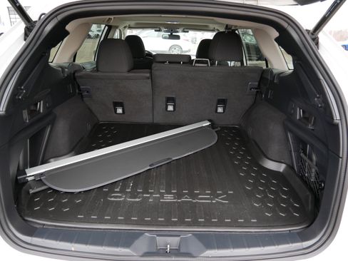 Used 2025 Subaru Outback Premium image 18