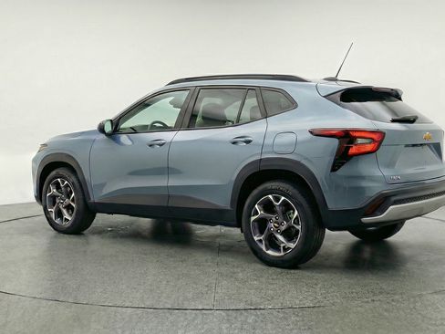 Used 2025 Chevrolet Trax LT image 6