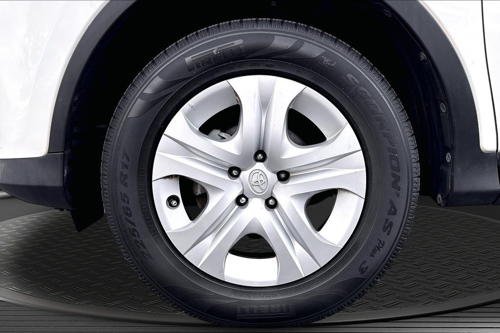 Used 2013 Toyota RAV4 LE FWD image 11