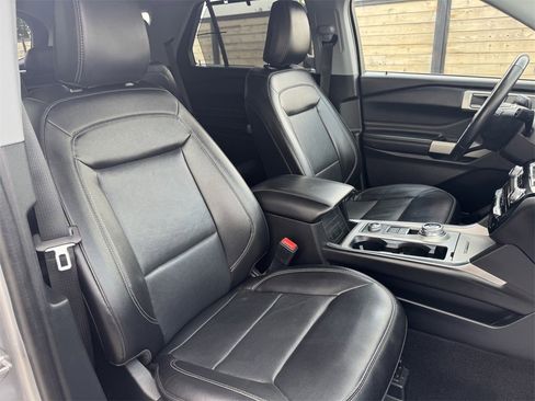 Used 2022 Ford Explorer Limited image 21