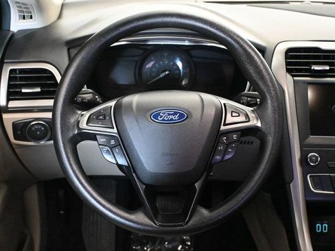 Used 2020 Ford Fusion SE FWD image 13