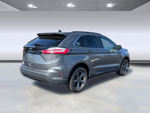 Used 2022 Ford Edge SEL w/ Sport Appearance Package image 7