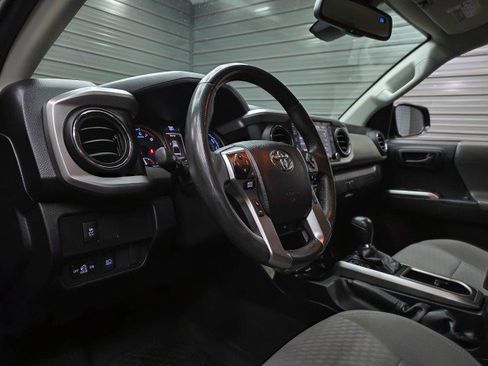 Used 2021 Toyota Tacoma SR5 AWD/4WD image 13