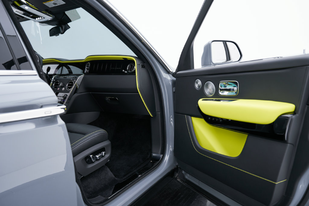 Used 2025 Rolls-Royce Cullinan AWD/4WD image 37