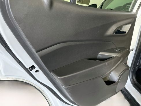 Used 2025 Chevrolet Trax LT FWD image 24