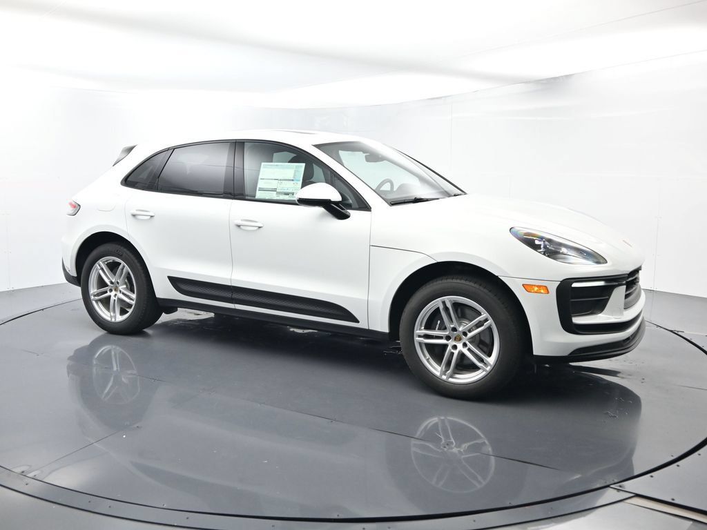Certified 2025 Porsche Macan AWD/4WD image 15