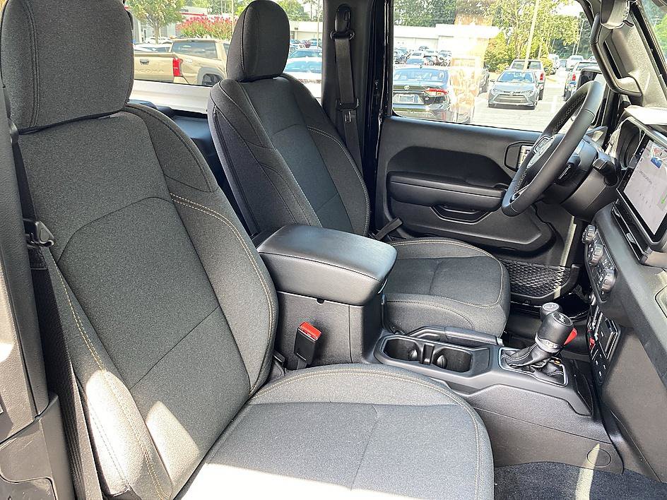 Used 2026 Jeep Wrangler Sport AWD/4WD image 21