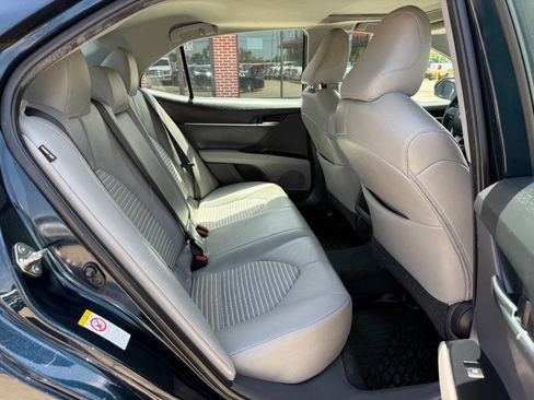 Used 2018 Toyota Camry SE w/ Moonroof Package FWD image 8