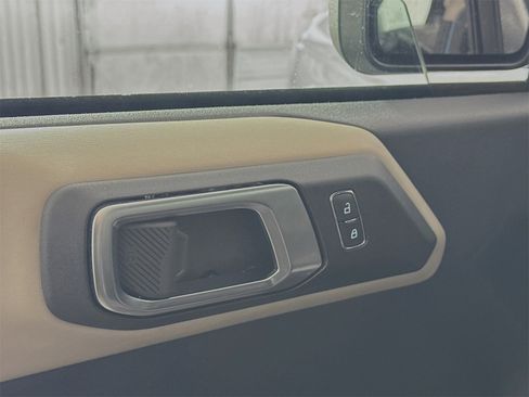 Used 2023 Ford Bronco Wildtrak image 12