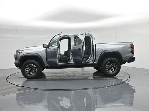 Used 2024 Chevrolet Colorado ZR2 w/ Technology Package image 38