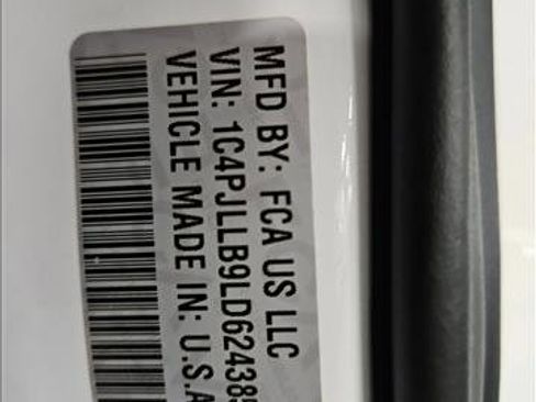 Used 2020 Jeep Cherokee Latitude Plus image 23