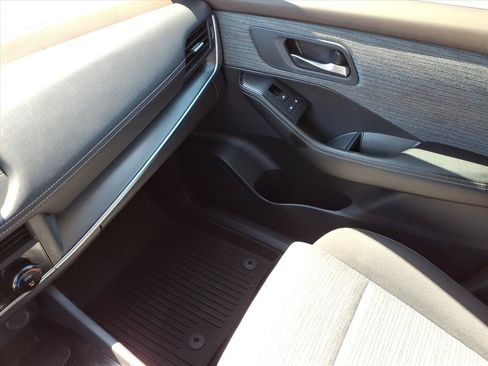 Used 2023 Nissan Rogue SV AWD/4WD image 36
