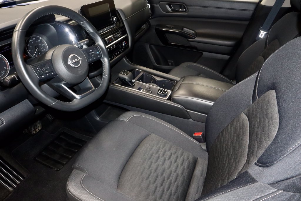 Used 2024 Nissan Pathfinder SV w/ Black Appearance Package AWD/4WD image 23