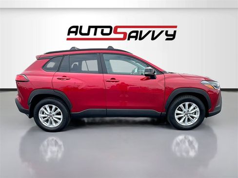 Used 2025 Toyota Corolla Cross LE w/ Moonroof Package image 8