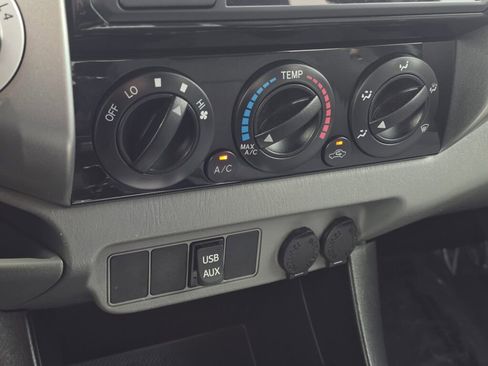 Used 2014 Toyota Tacoma w/ TRD Sport Package image 35