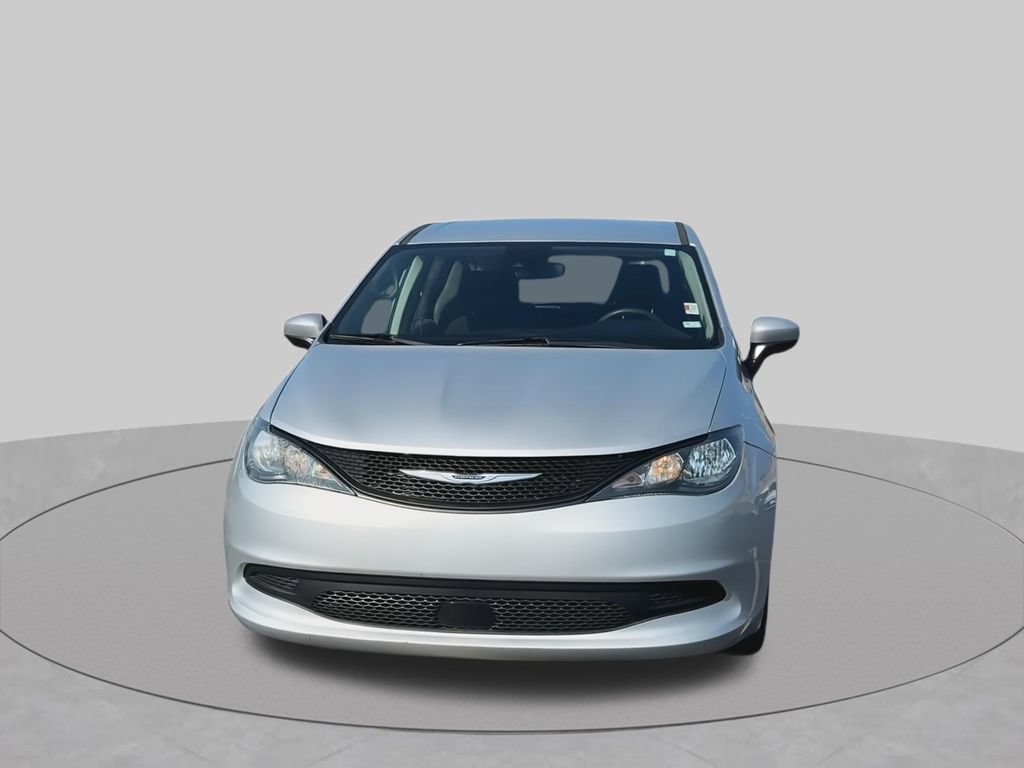 Used 2023 Chrysler Voyager LX FWD image 3
