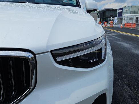 Certified 2024 Volvo XC40 B5 Ultimate w/ Climate Package AWD/4WD image 9