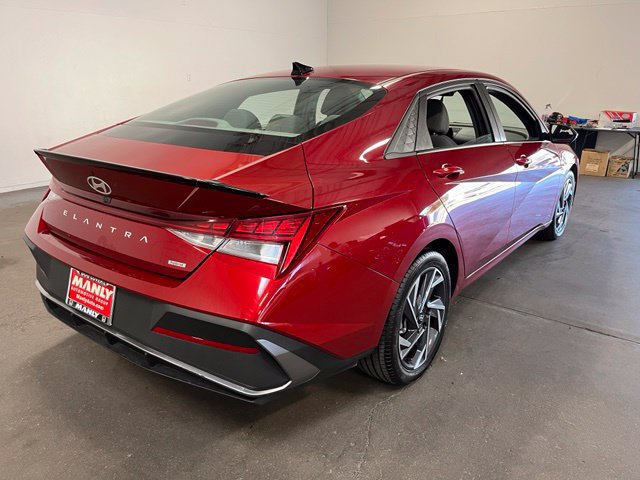 Used 2025 Hyundai Elantra SEL FWD image 3