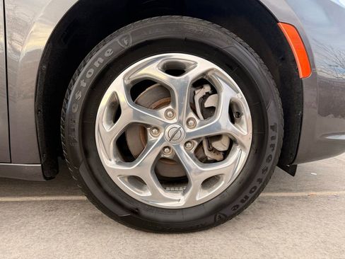 Used 2021 Chrysler Pacifica Limited image 31