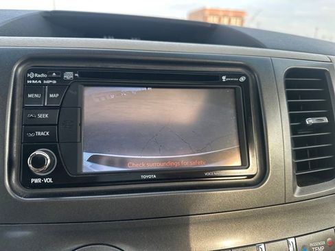 Used 2013 Toyota Sienna XLE w/ Entertainment Pkg image 21