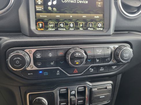 Used 2021 Jeep Wrangler Unlimited Sahara w/ Cold Weather Group image 33