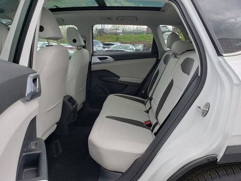 New 2026 Volkswagen Taos SE AWD/4WD image 8