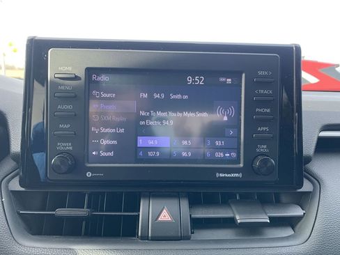 Used 2020 Toyota RAV4 XLE image 12