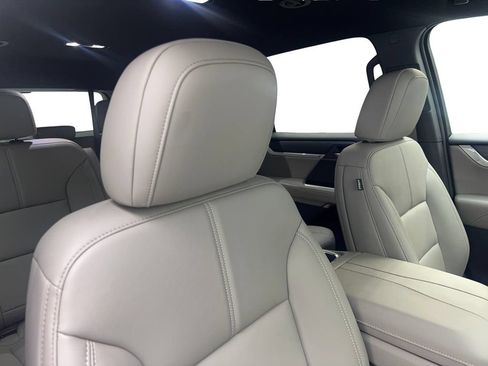 Used 2026 GMC Acadia Elevation w/ Elevation Premium Package FWD image 50