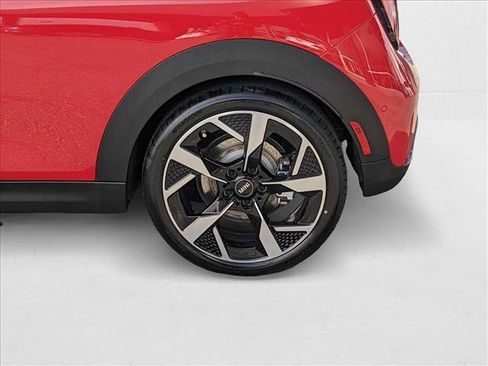 Used 2025 MINI Cooper 2-Door Hardtop image 11