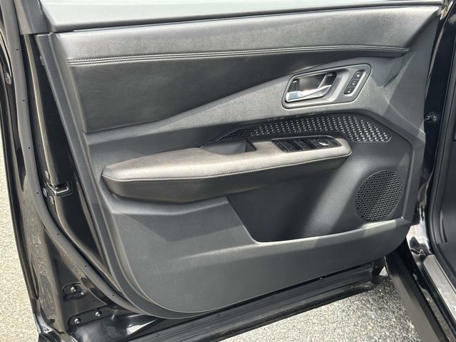 Used 2023 Nissan Ariya AWD image 13