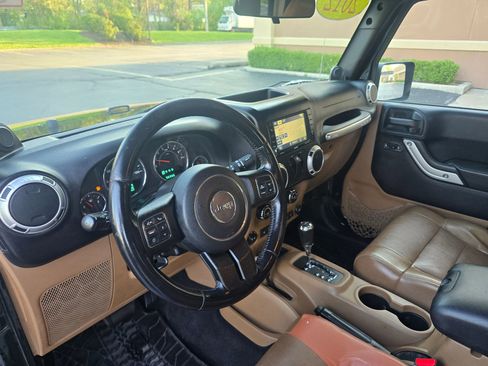 Used 2012 Jeep Wrangler Sahara w/ Connectivity Group AWD/4WD image 19