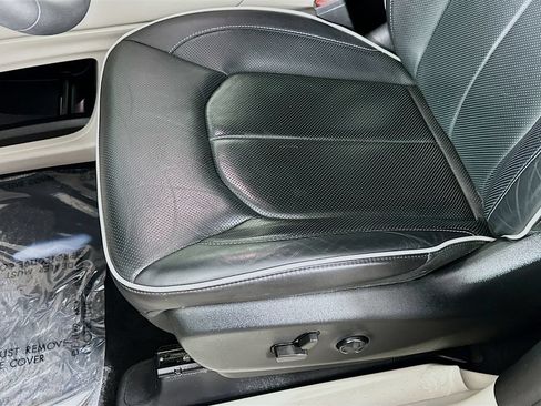 Used 2022 Chrysler Pacifica Limited FWD image 27