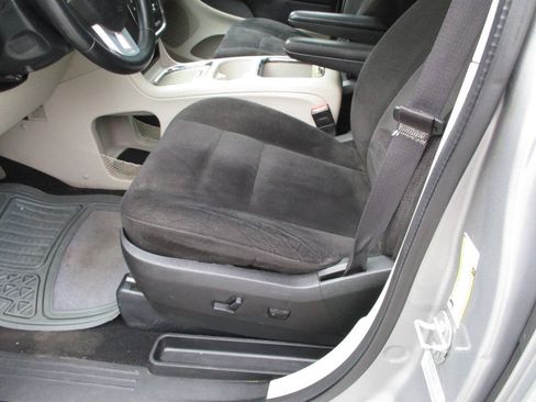 Used 2016 Dodge Grand Caravan SXT w/ Rear Park Assist Package FWD image 17