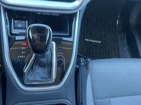 Used 2025 Subaru Outback Premium image 14