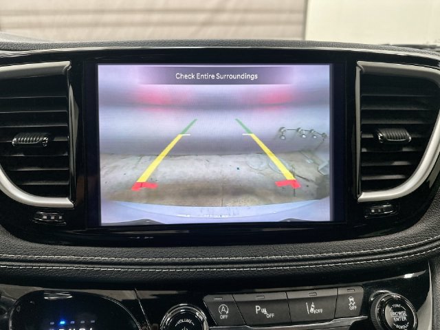 Used 2021 Chrysler Pacifica Touring w/ S Appearance Package FWD image 24