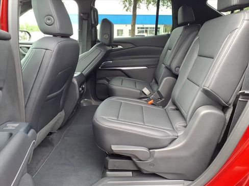Used 2025 Chevrolet Traverse LT w/ Driver Confidence Package FWD image 21