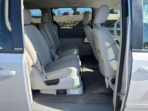 Used 2008 Dodge Grand Caravan SXT w/ Flexible Seating Group image 16