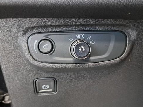 Used 2024 GMC Terrain SLE AWD/4WD image 11