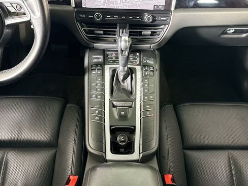 Certified 2020 Porsche Macan AWD/4WD image 16