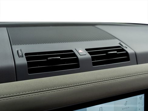 Used 2023 Land Rover Defender 110 SE image 57