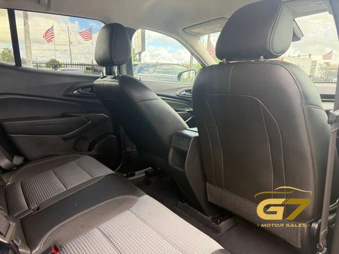 Used 2025 Chevrolet Trax LT FWD image 11