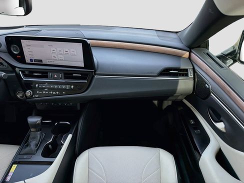 Used 2024 Lexus ES 350 Ultra Luxury w/ Accessory Package (Z2) FWD image 18