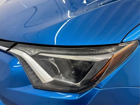 Used 2018 Toyota RAV4 LE w/ All Weather Liner Package AWD/4WD image 31