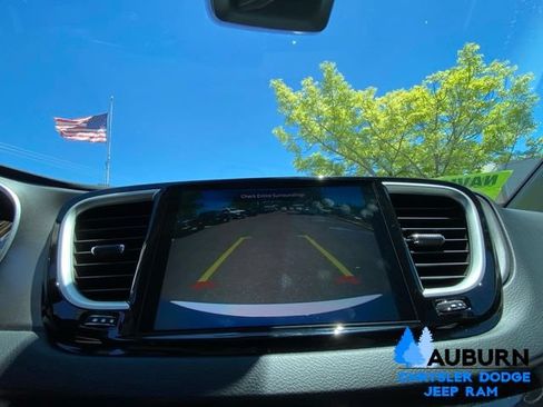 Used 2024 Chrysler Pacifica Touring-L FWD image 44