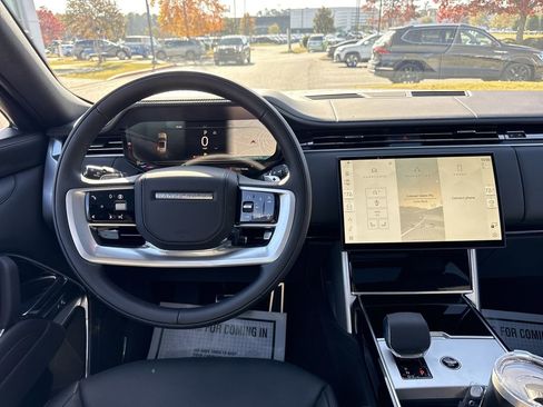 New 2025 Land Rover Range Rover SE image 4