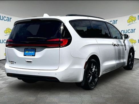 Used 2021 Chrysler Pacifica Touring-L w/ S Appearance Package FWD image 6