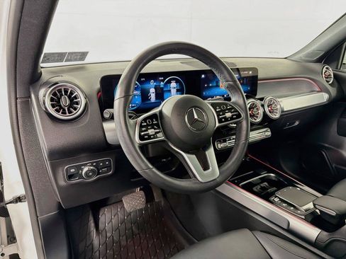Used 2023 Mercedes-Benz GLB 250 4MATIC image 16