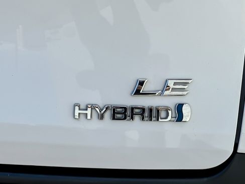 Certified 2024 Toyota Sienna LE FWD image 27