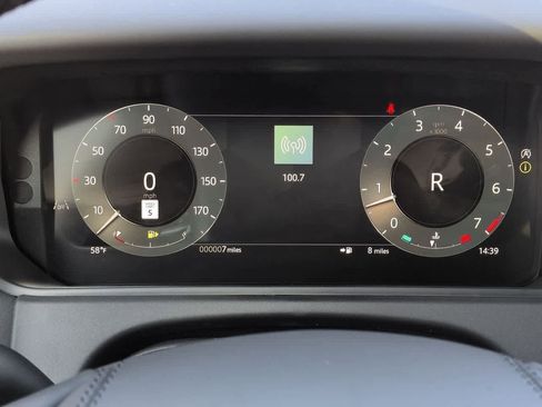 New 2026 Land Rover Range Rover Velar Dynamic SE image 34