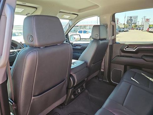 Used 2025 GMC Sierra 1500 SLT image 12